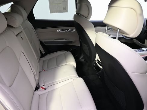 Used 2025 Genesis GV70 2.5T Select w/ Advanced Package image 18