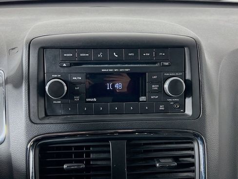 Used 2016 Dodge Grand Caravan SE image 13