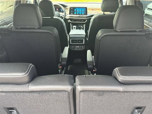 Used 2025 Volkswagen Atlas SE FWD image 28