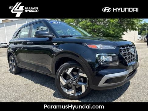 Used 2023 Hyundai Venue SEL FWD image 1