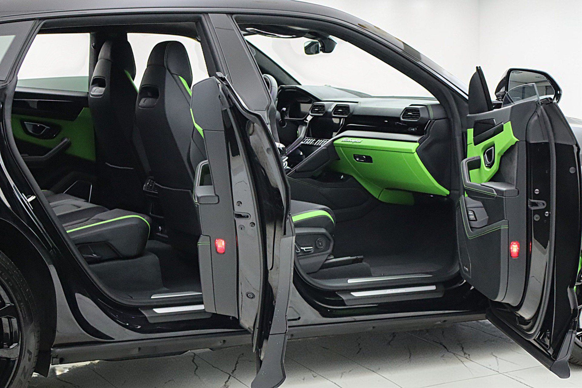 Used 2024 Lamborghini Urus S AWD/4WD image 24
