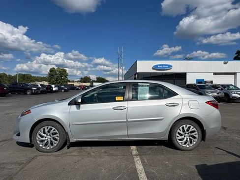 Used 2018 Toyota Corolla LE FWD image 5