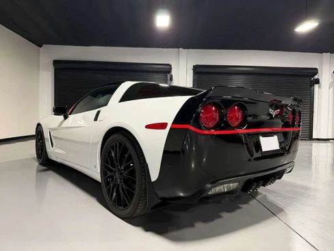 Used 2007 Chevrolet Corvette Coupe w/ Preferred Equipment Group RWD image 5