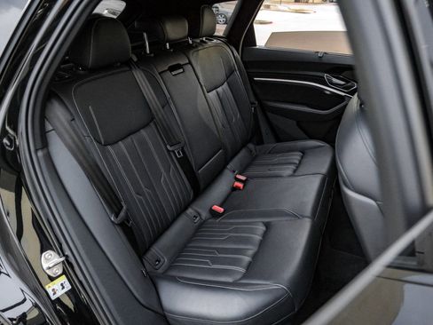 Used 2022 Audi e-tron Chronos w/ Chronos Package image 43