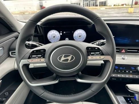 New 2025 Hyundai Elantra Limited FWD image 12