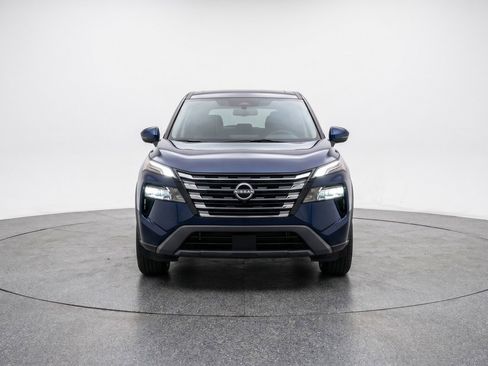 Used 2025 Nissan Rogue SV FWD image 2