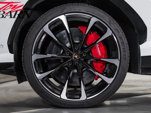 Used 2022 Lamborghini Urus AWD/4WD image 18