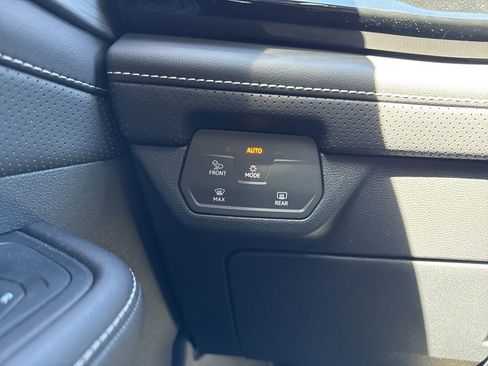 New 2026 Volkswagen Atlas Cross Sport SE FWD image 31