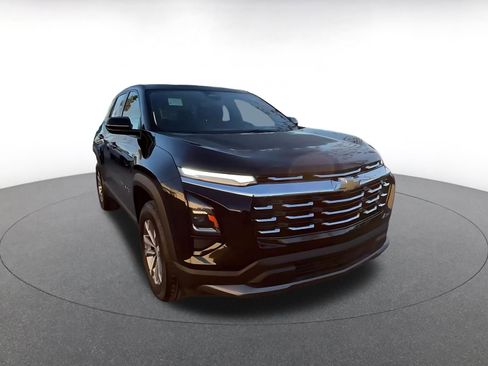 Used 2025 Chevrolet Equinox LT image 3