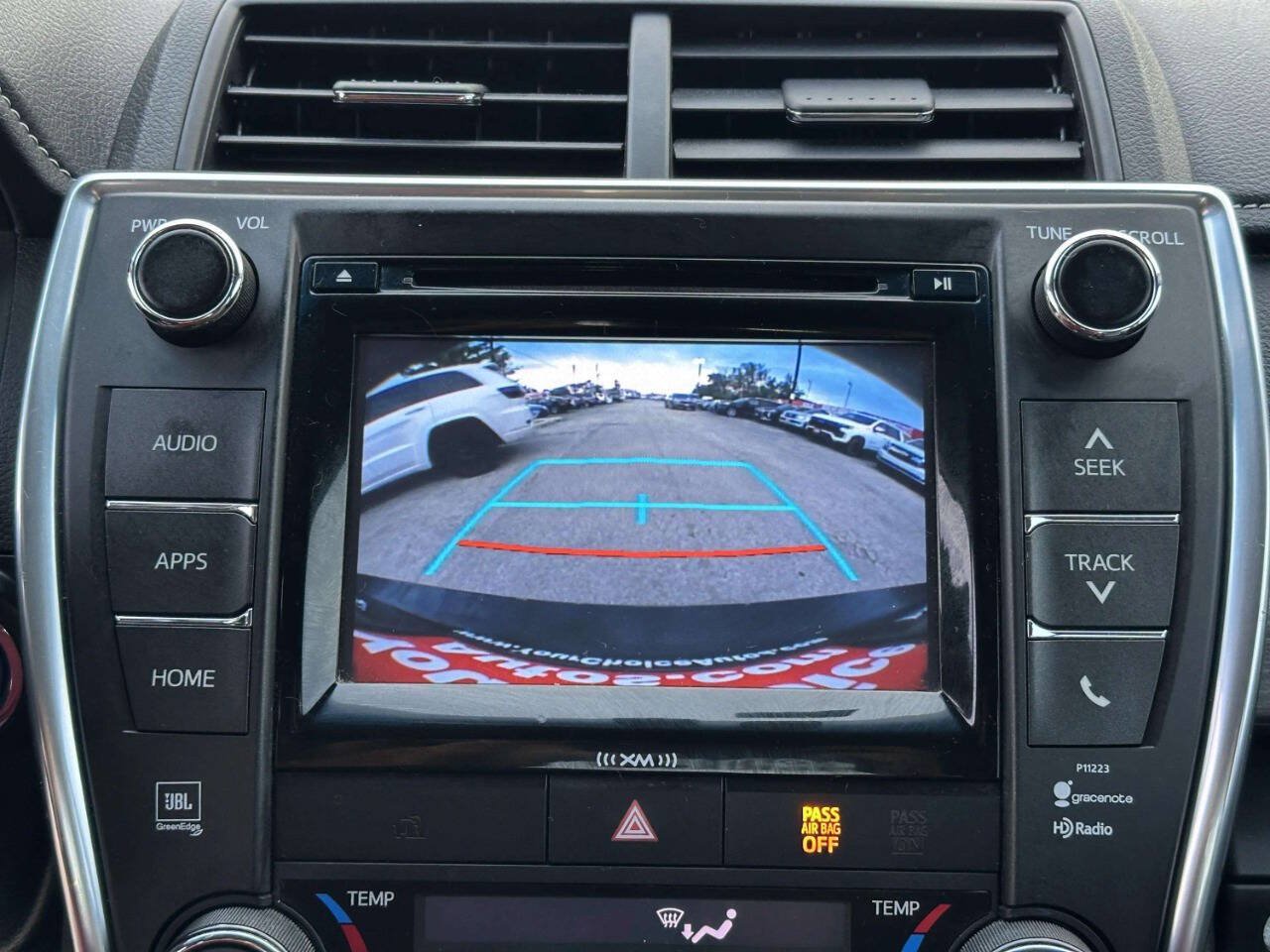 Used 2017 Toyota Camry XLE w/ Moonroof Package FWD image 31