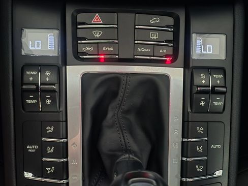 Used 2021 Porsche Macan AWD/4WD image 45