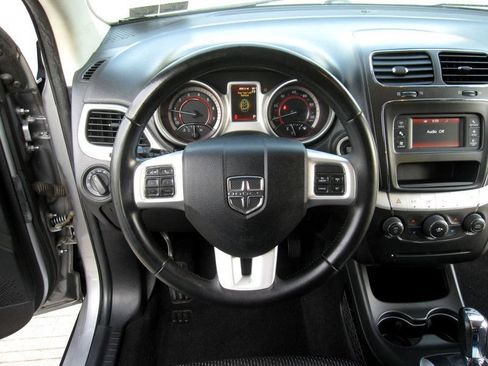 Used 2018 Dodge Journey SE FWD image 19