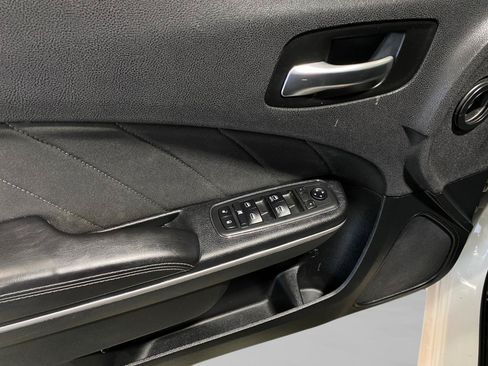 Used 2019 Dodge Charger SXT AWD/4WD image 9