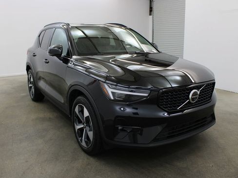 Used 2026 Volvo XC40 B5 Plus AWD/4WD image 6