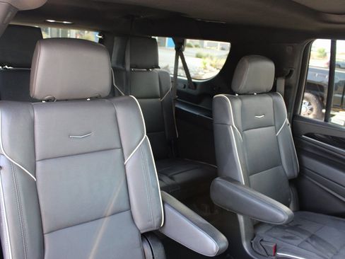 Used 2023 Cadillac Escalade ESV Sport AWD/4WD image 7