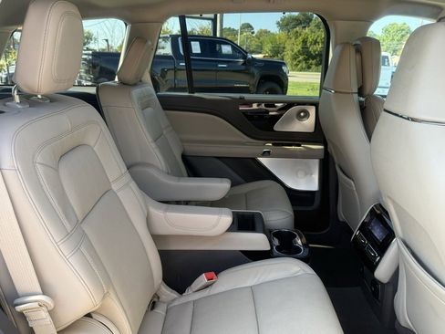 Used 2023 Lincoln Aviator Reserve w/ Equipment Group 201A image 14