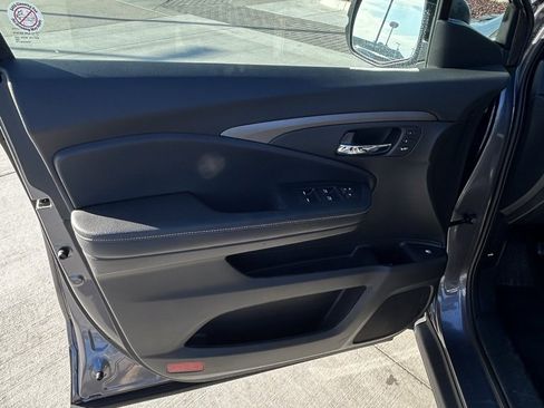 Used 2025 Honda Ridgeline RTL image 16