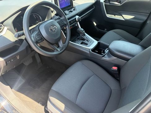 Used 2025 Toyota RAV4 XLE FWD image 9