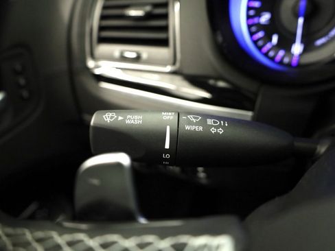 Used 2023 Chrysler 300 C image 32