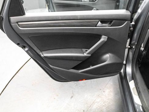 Certified 2022 Volkswagen Passat 2.0T R-Line image 27