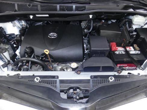 Used 2020 Toyota Sienna L FWD image 24