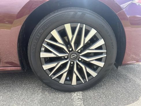 Certified 2025 Nissan Altima 2.5 SV FWD image 10