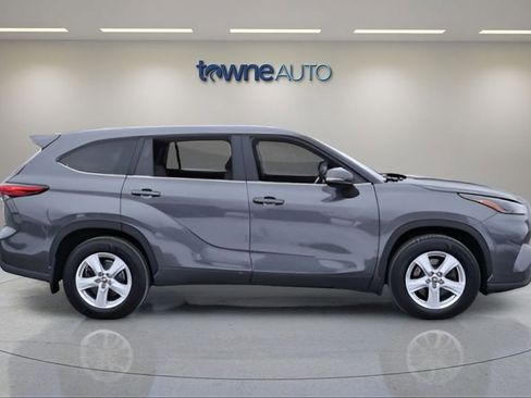 Used 2023 Toyota Highlander LE AWD/4WD image 7