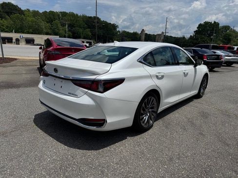 Used 2024 Lexus ES 300h Ultra Luxury w/ Accessory Package (Z2) FWD image 7