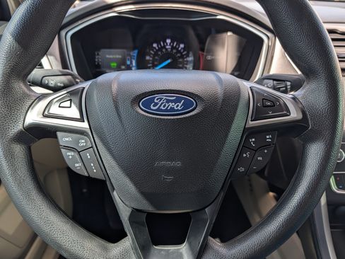 Used 2019 Ford Fusion SE FWD image 25