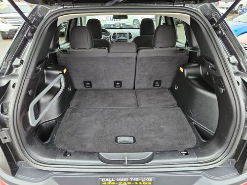Used 2016 Jeep Cherokee Latitude AWD/4WD image 10