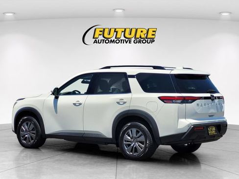 Certified 2025 Nissan Pathfinder SV FWD image 7