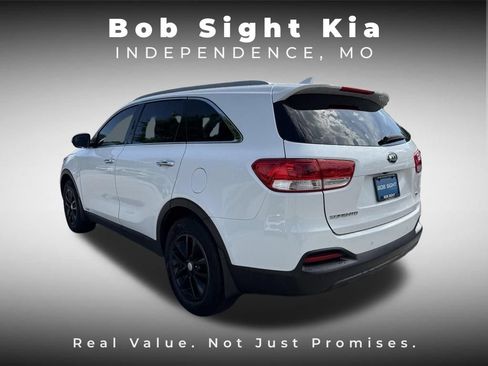 Used 2017 Kia Sorento AWD w/ LX Convenience Package image 9
