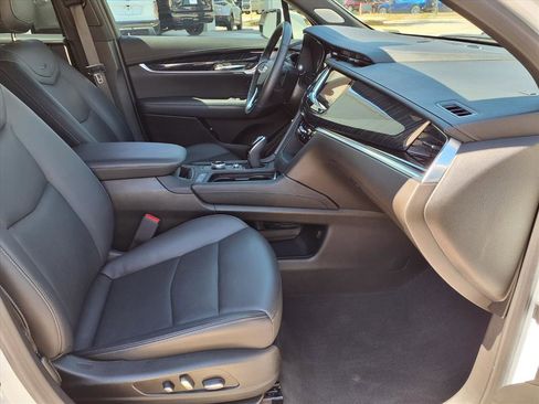 Certified 2024 Cadillac XT6 Premium Luxury image 9