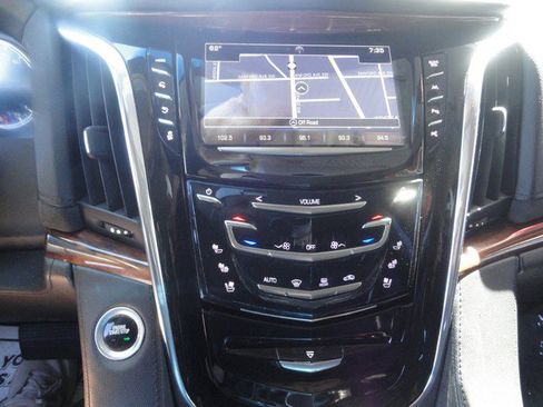 Used 2017 Cadillac Escalade ESV Luxury AWD/4WD image 14