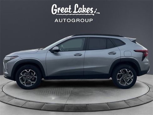 Used 2024 Chevrolet Trax LT w/ Driver Confidence Package image 2