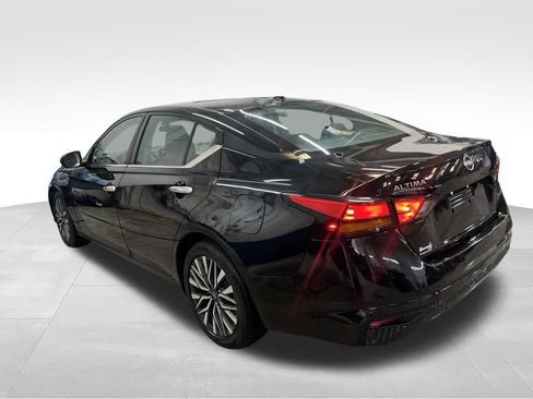 Used 2024 Nissan Altima 2.5 SV FWD image 3