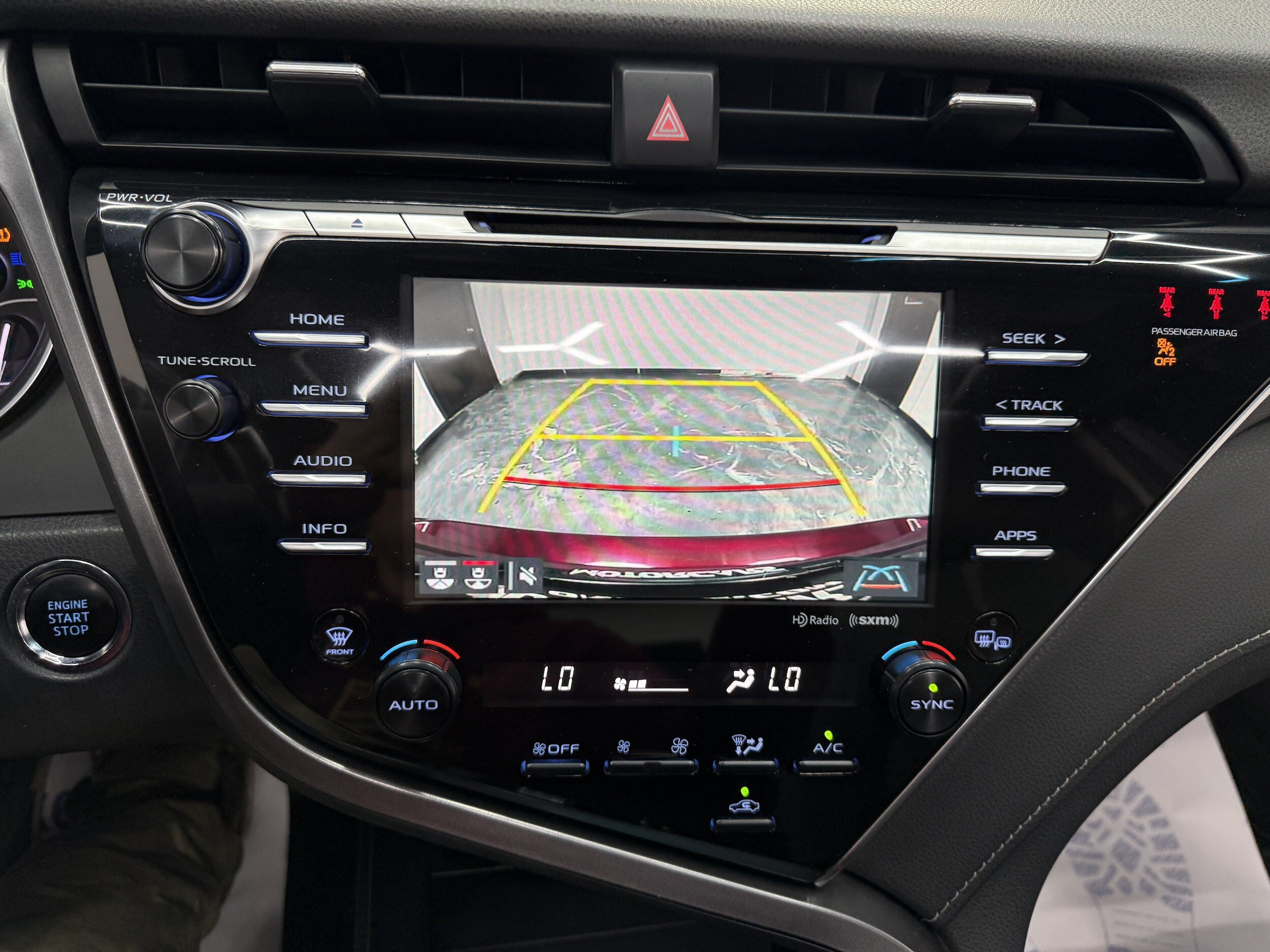Used 2018 Toyota Camry FWD image 13