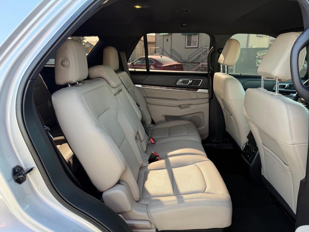 Used 2018 Ford Explorer Limited w/ Ford Safe & Smart Package FWD image 38