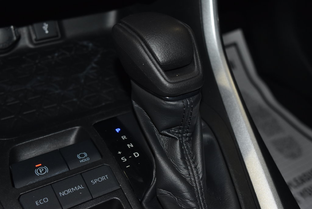Used 2020 Toyota RAV4 XLE FWD image 16