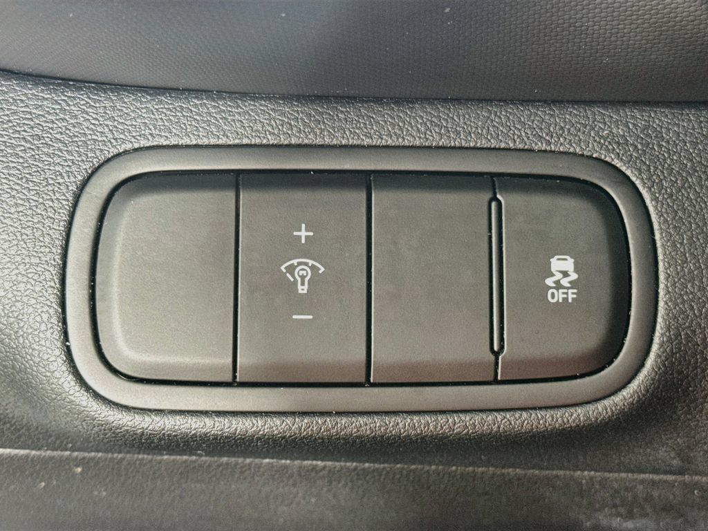 Certified 2024 Hyundai Venue Limited FWD image 10