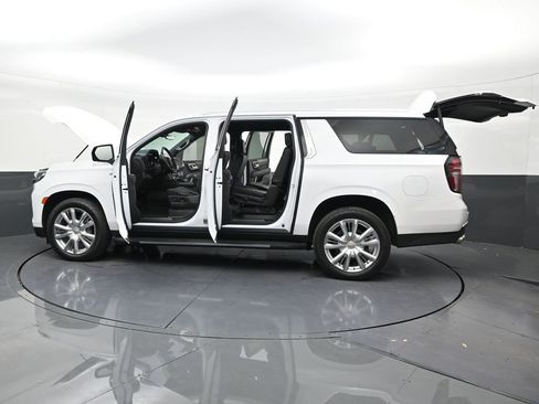 Used 2022 Chevrolet Suburban High Country RWD image 31
