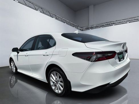 Used 2023 Toyota Camry LE AWD/4WD image 5