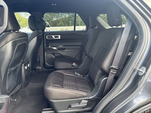 Used 2020 Ford Explorer XLT image 23