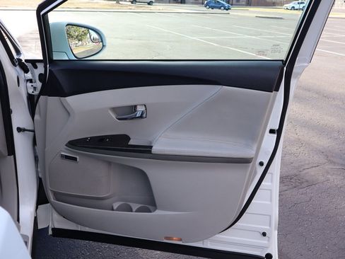 Used 2014 Toyota Venza XLE image 26