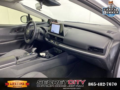 Used 2025 Toyota Prius LE FWD image 31