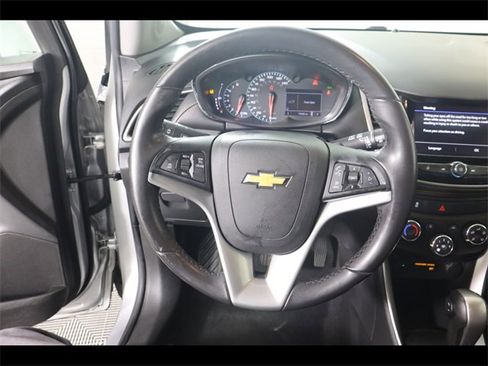 Used 2020 Chevrolet Trax LT w/ LT Convenience Package image 25