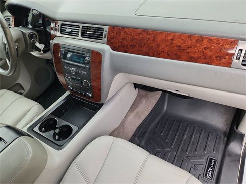 Used 2014 Chevrolet Suburban LT w/ Luxury Package image 26