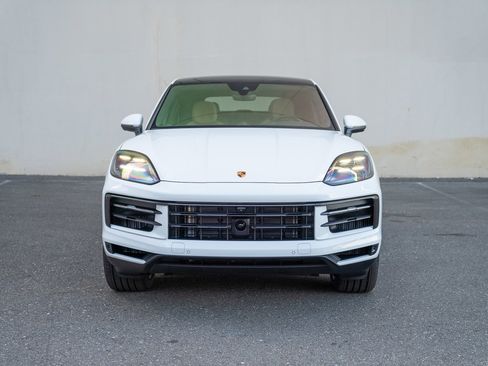 Certified 2025 Porsche Cayenne Coupe AWD/4WD image 6