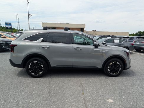 Used 2024 Kia Sorento S FWD image 6