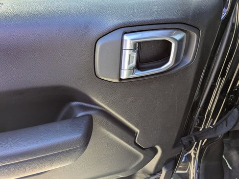 Used 2022 Jeep Wrangler Unlimited Sport AWD/4WD image 12
